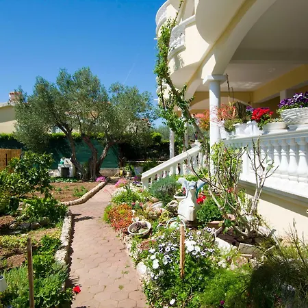 Mobile Dandelion Apartment